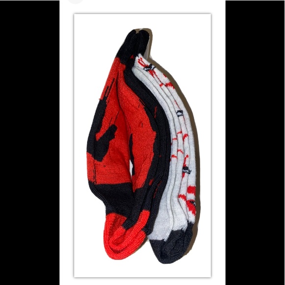 IT Pennywise Crew Socks 2 Pair Men 6-12 Gray Black Red Clown Horror Killer Float - Picture 10 of 12